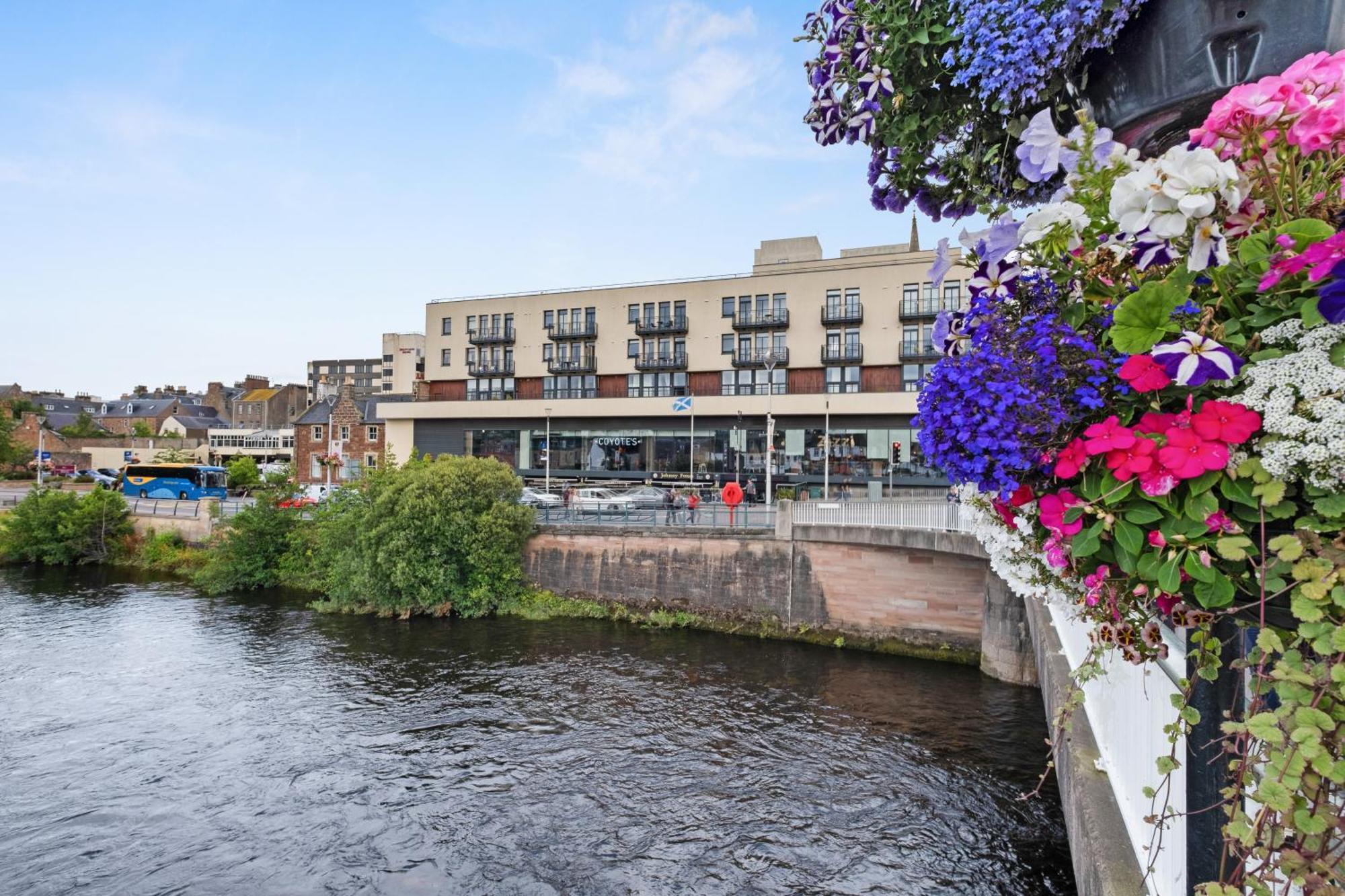 By The Bridge By Toppo Inverness Exterior photo